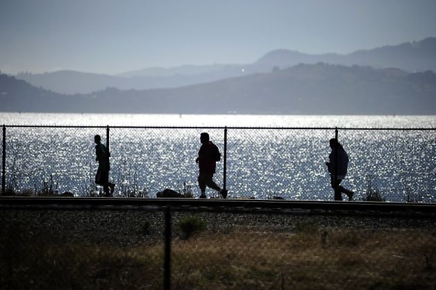 Description: Visitors run along the shore line at Miller/Knox Regional Shoreline Park on Wednesday. Photo: Michael Short, Special To The Chronicle / SF